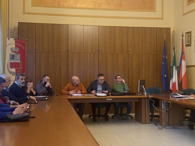 Scuola, il sindaco Magnone: «Cambiamo l’illuminazione»