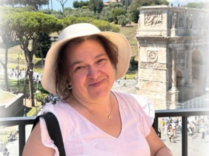 Lacrime e dolore per la morte dell’insegnante di matematica