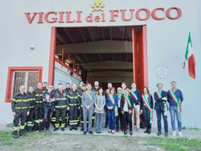 L’appello dei sindaci: «Nuovo mezzo per i Vigili del Fuoco»