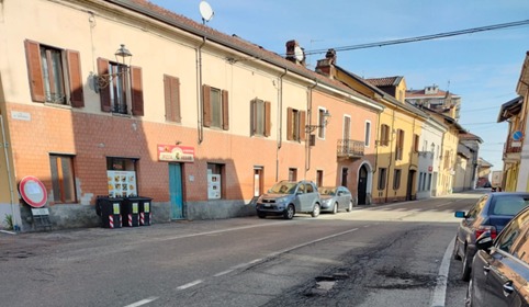 Anas riasfalta la via centrale del paese