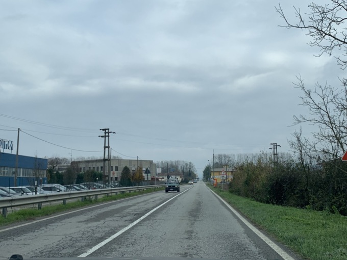 Sulla 590 non si fermano le folli corse di vetture e moto