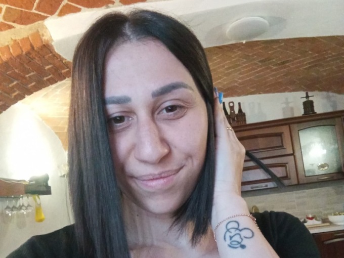 Dona i suoi capelli in ricordo della mamma vinta dal male
