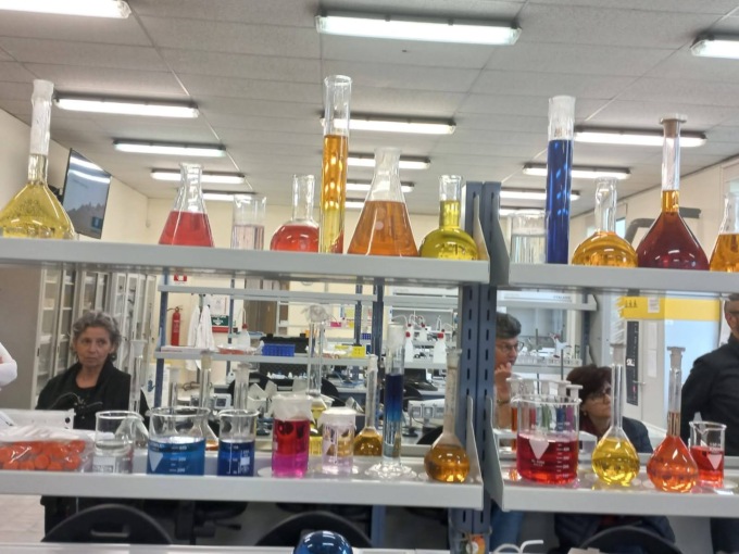 Liceo Newton, un nuovo laboratorio di scienze e microscopia
