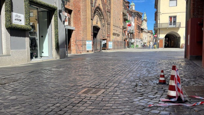 Porfido sconnesso… il Comune metto solo dei coni