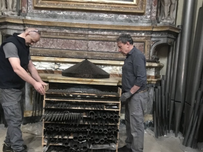 La Parrocchia restaura due altari della chiesa