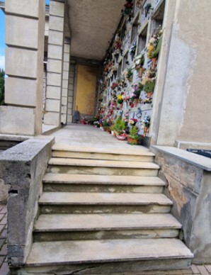 Troppe barriere architettoniche… c’è bisogno di ascensori, servizi igienici e camminamenti