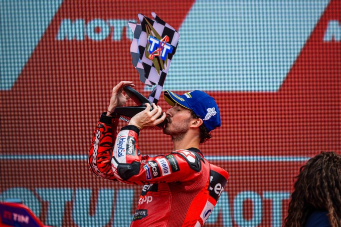 Pecco Bagnaia strepitoso, vince ad Assen
