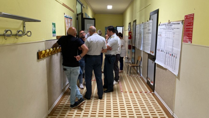 Va a votare per le amministrative e le danno una scheda già compilata