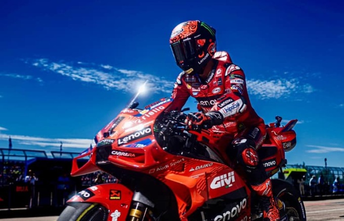 GP Germania, Martin cade… Pecco Bagnaia vince!
