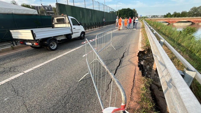 Crolla la strada, chiuso viale Vigili del Fuoco LE FOTO