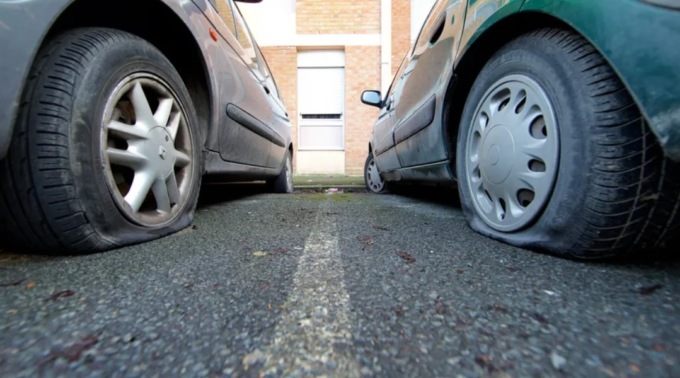 C’è il killer delle gomme