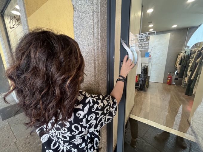 Tentano la spaccata in tre negozi, l’Ascom scrive al sindaco Castello