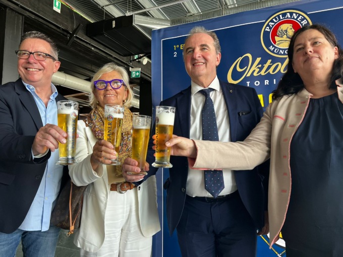 Oktoberfest Torino: 16 giorni di festa, con birra, cucina tipica, musica e divertimento