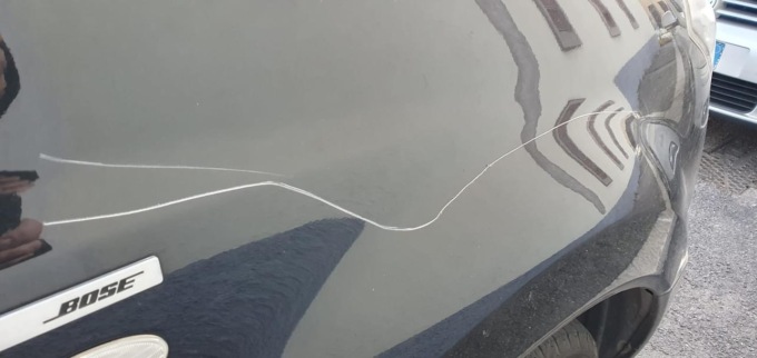 Tra auto rigate e biciclette rubate