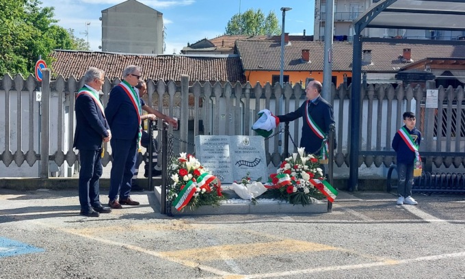 Brandizzo Tragedia Sui Binari Il Paese Ricorda Le Vittime Prima Chivasso