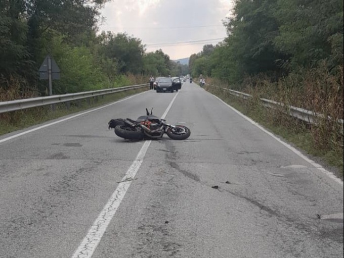 Terribile incidente sulla provinciale, grave un motociclista