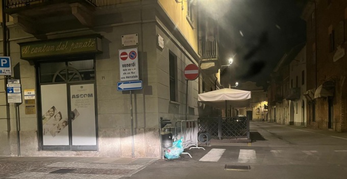 Lotta ai maleducati, basta rifiuti domestici nei cestini del centro