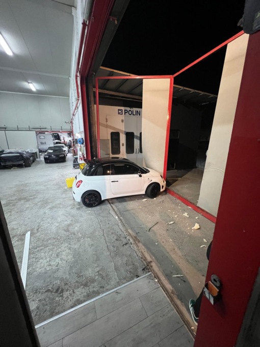 Spaccata in carrozzeria