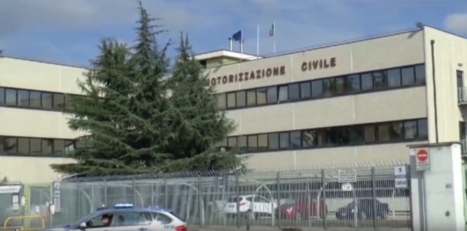 Patenti facili, tre arrestati per associazione per delinquere