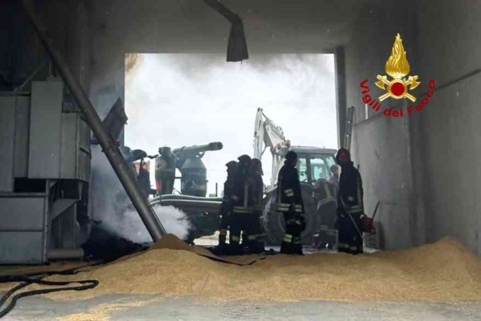 Incendio in un essiccatoio lungo la provinciale