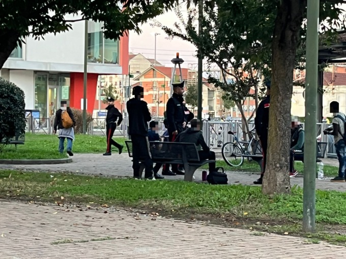 Sicurezza, LE FOTO del blitz dei Carabinieri in stazione: due denunciati