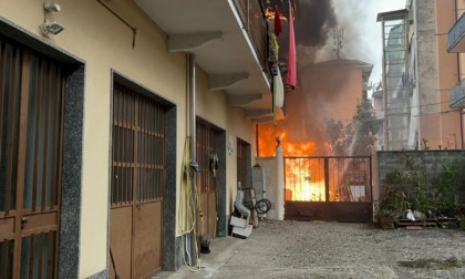 Devastante incendio in via Clara a Chivasso FOTO e VIDEO