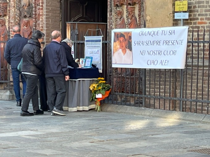 La città dà l’ultimo saluto al giovane Alessandro Scigliano