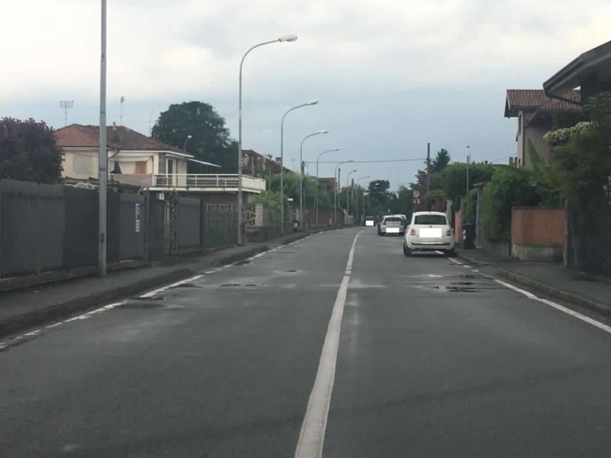 Parcheggi vietati in via Gramsci… a destra