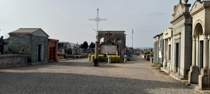 Santuario e cimitero profanati