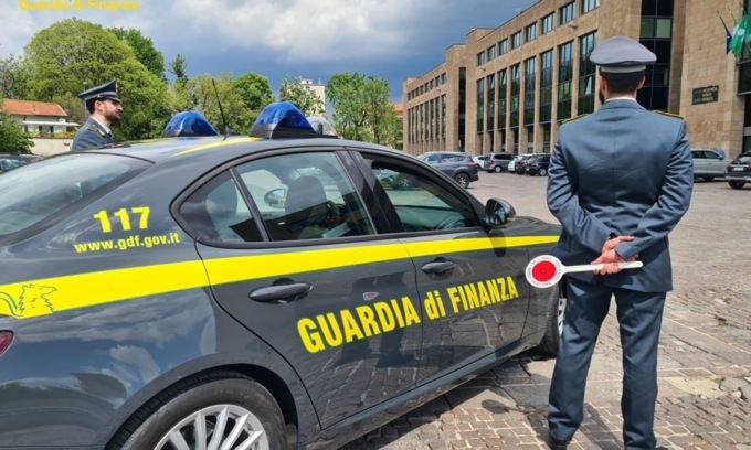 Revisioni facili, blitz della Finanza in un’officina del Chivassese