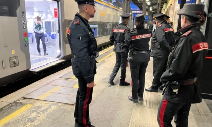 Gioco mortale sui binari del treno