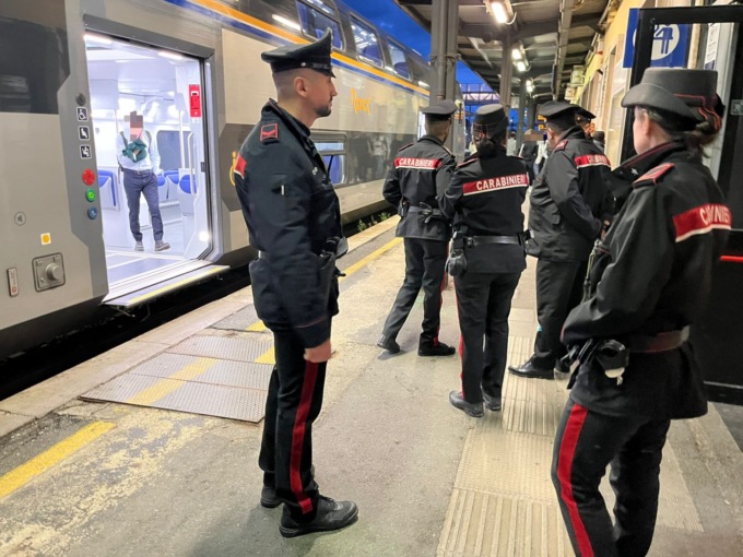 Gioco mortale sui binari del treno