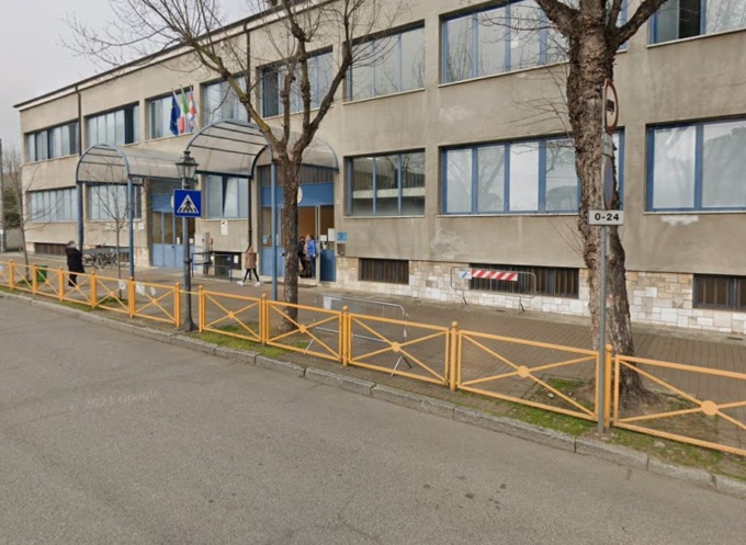 Freddo in classe? «Il termosifone era soltanto coperto da scatoloni»