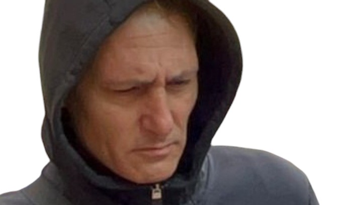 Chiede giustizia per sua sorella, lo indagano per l’omicidio