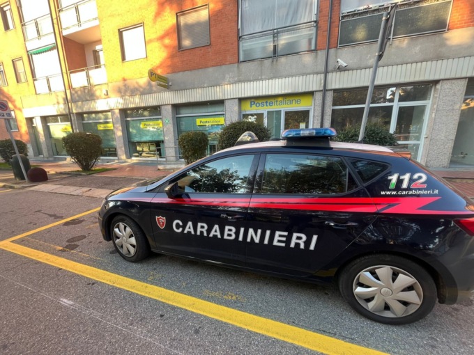 Tentano di rubare in posta e si macchiano di inchiostro