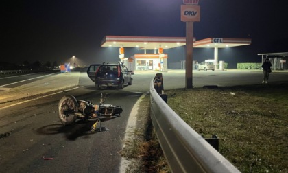 Auto taglia la strada ad una moto: ragazzino grave al San Giovanni Bosco