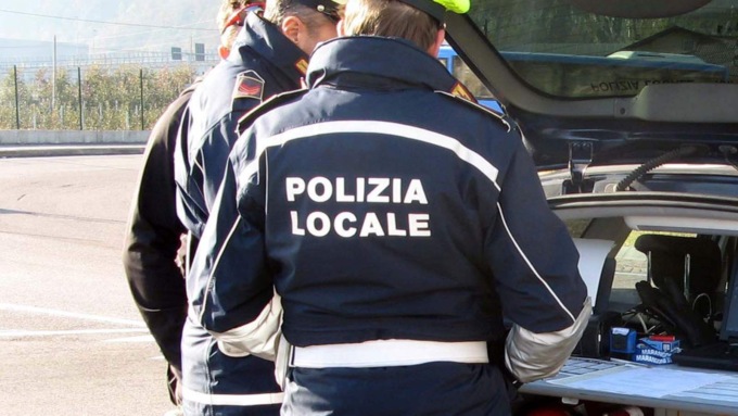Pensionato guida senza assicurazione e in stato d’ebbrezza