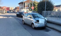 Non rispetta la stop e finisce contro un'altra auto