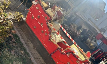 Vandalizzata la slitta di Babbo Natale in piazza