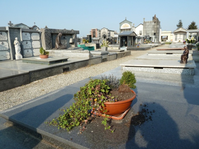 Ancora furti al cimitero e nelle case