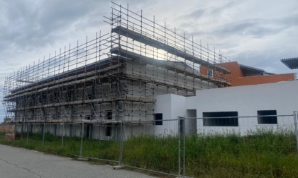 Palestra della scuola secondaria Gozzano, i lavori di realizzazione sono in ripresa