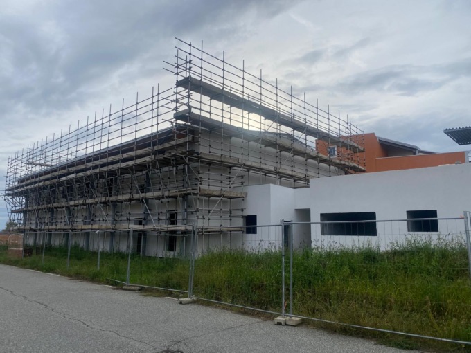 Palestra della scuola secondaria Gozzano, i lavori di realizzazione sono in ripresa