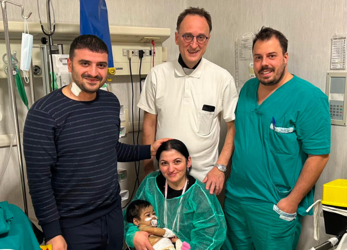Natale speciale, papà dona parte del fegato alla figlia di 11 mesi