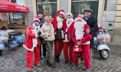 Telethon, i Babbi Natale in Vespa e moto regalano un po' di magia IL VIDEO