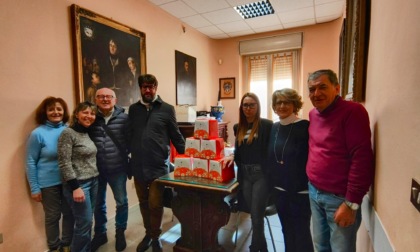 La Protezione civile dona i panettoni alla Santo Spirito Borla