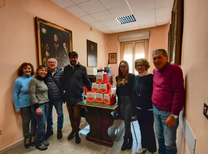 La Protezione civile dona i panettoni alla Santo Spirito Borla