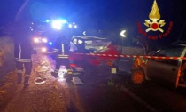 Resta incastrato in auto nell'incidente frontale