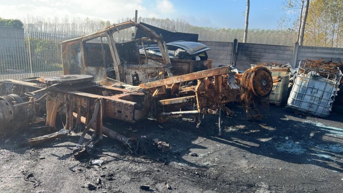 Un incendio doloso ha distrutto il lavoro di una famiglia, la raccolta fondi