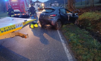 Travolge due equini con l’auto, giovane in condizioni disperate