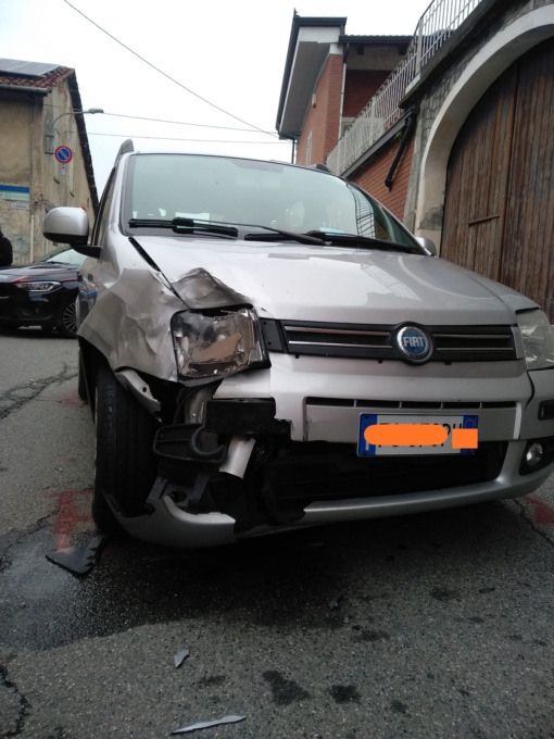 Scontro tra due auto, un ferito